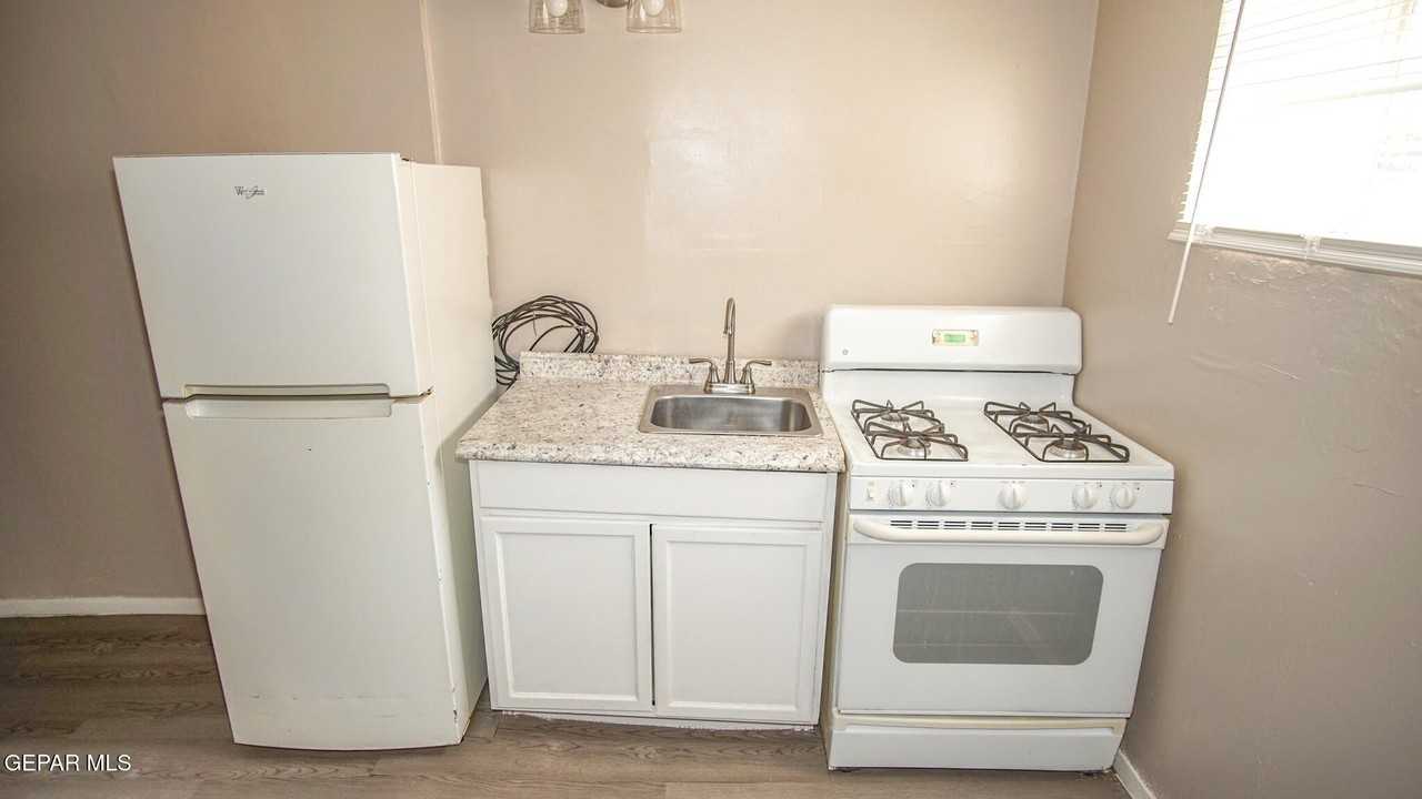 1111 N Cotton St #E - Photo 4 of 9