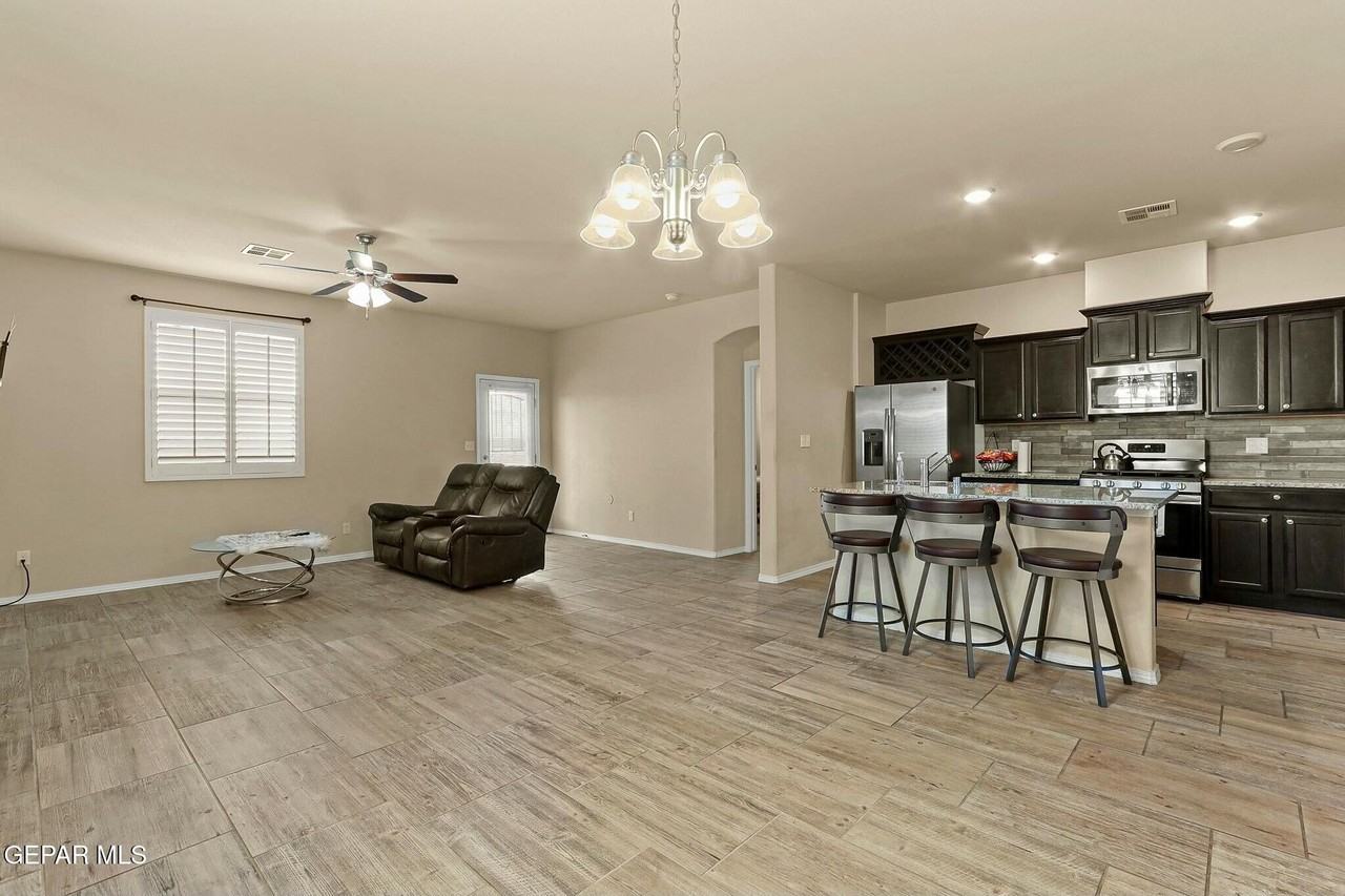 3909 Desert Dunes Dr - Photo 5 of 46