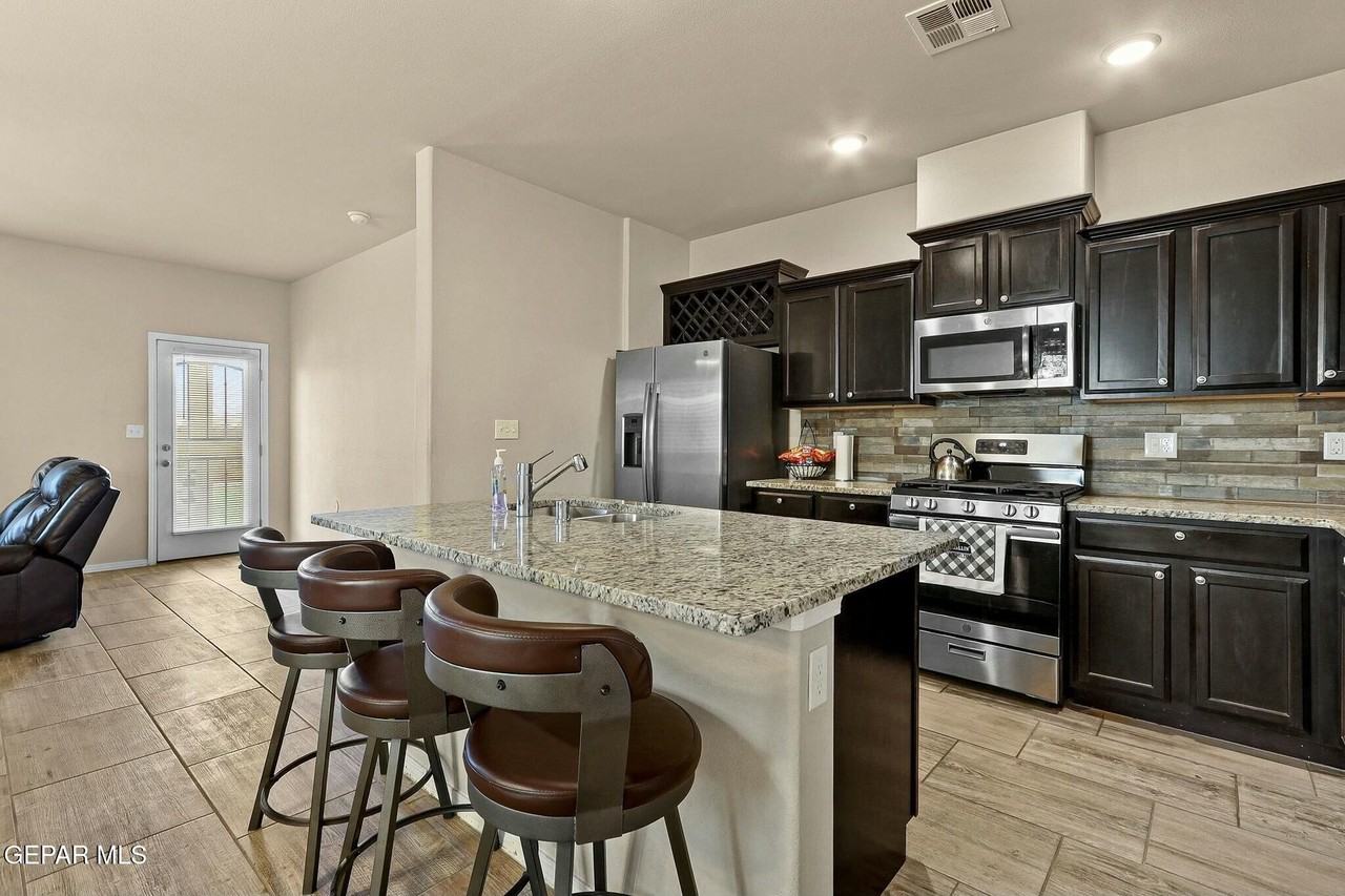 3909 Desert Dunes Dr - Photo 6 of 46