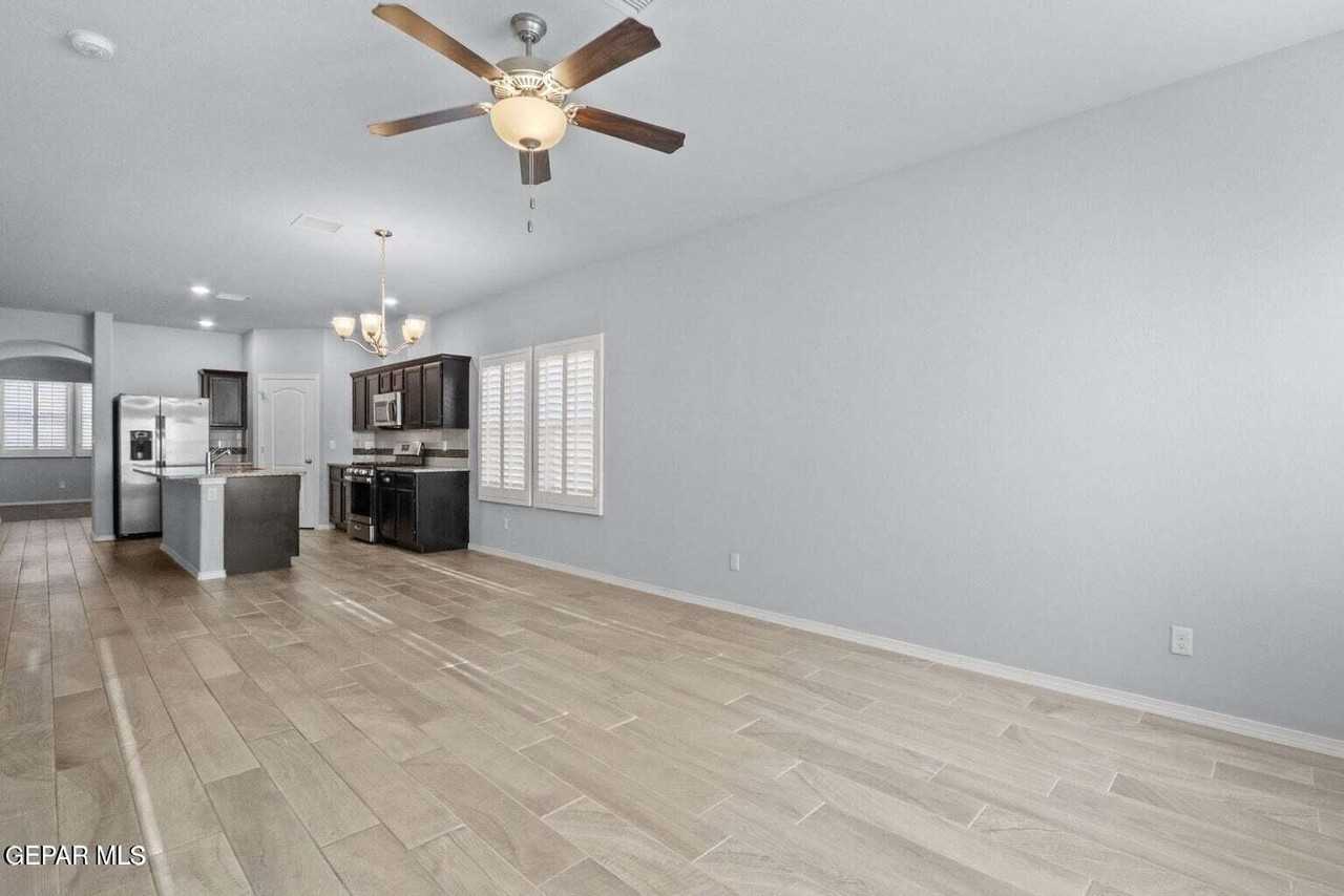 1021 Ultrastar Pl - Photo 7 of 22