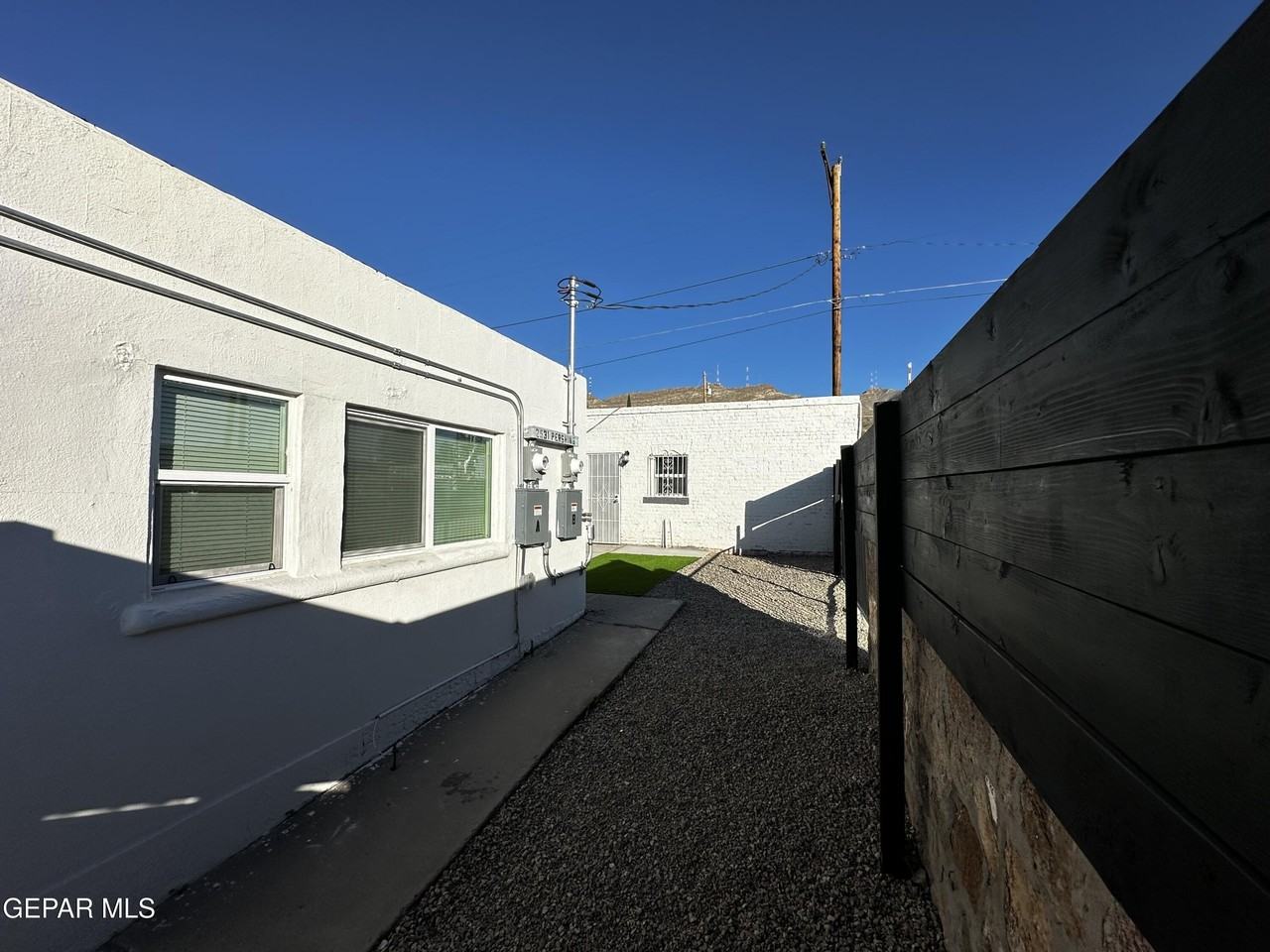 2531 Pershing Dr #A - Photo 2 of 6