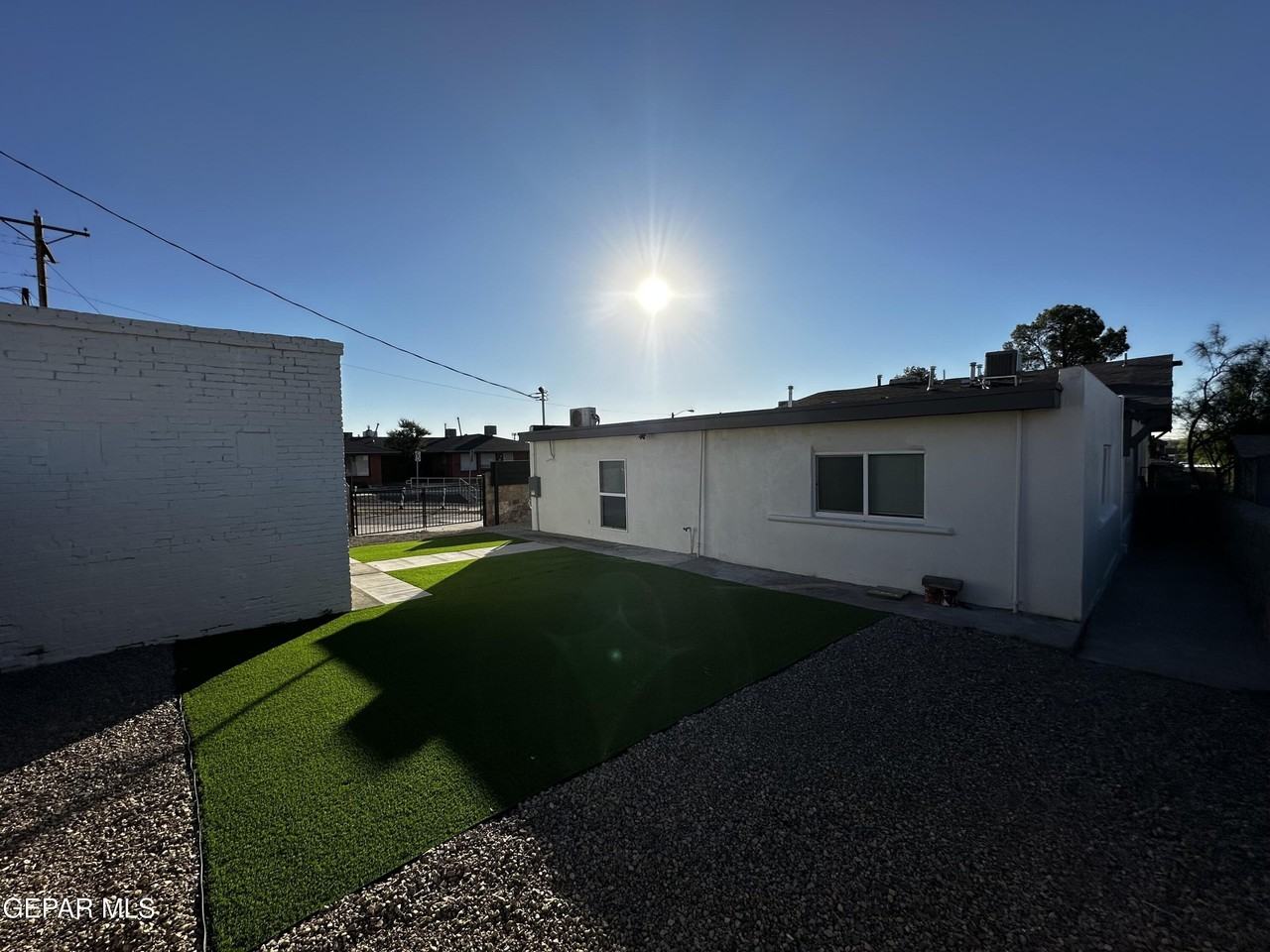 2531 Pershing Dr #A - Photo 3 of 6