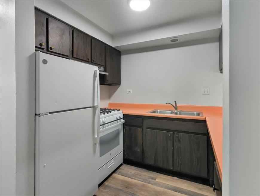 126 W Washington St - Photo 3 of 10