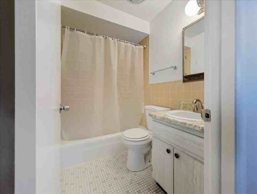 126 W Washington St - Photo 5 of 10