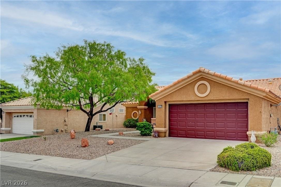 10609 Paradise Point Dr - Photo 2 of 48