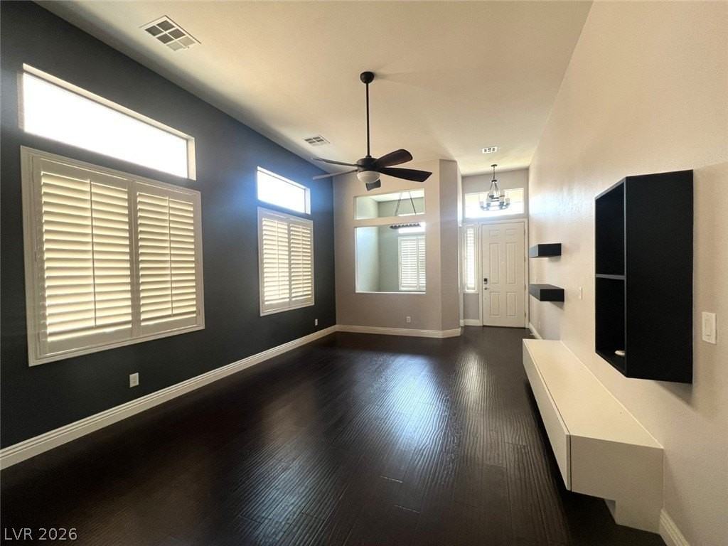 5923 Poplar Tree St - Photo 3 of 21