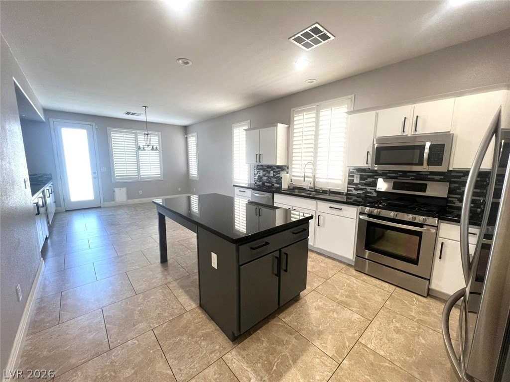 5923 Poplar Tree St - Photo 4 of 21