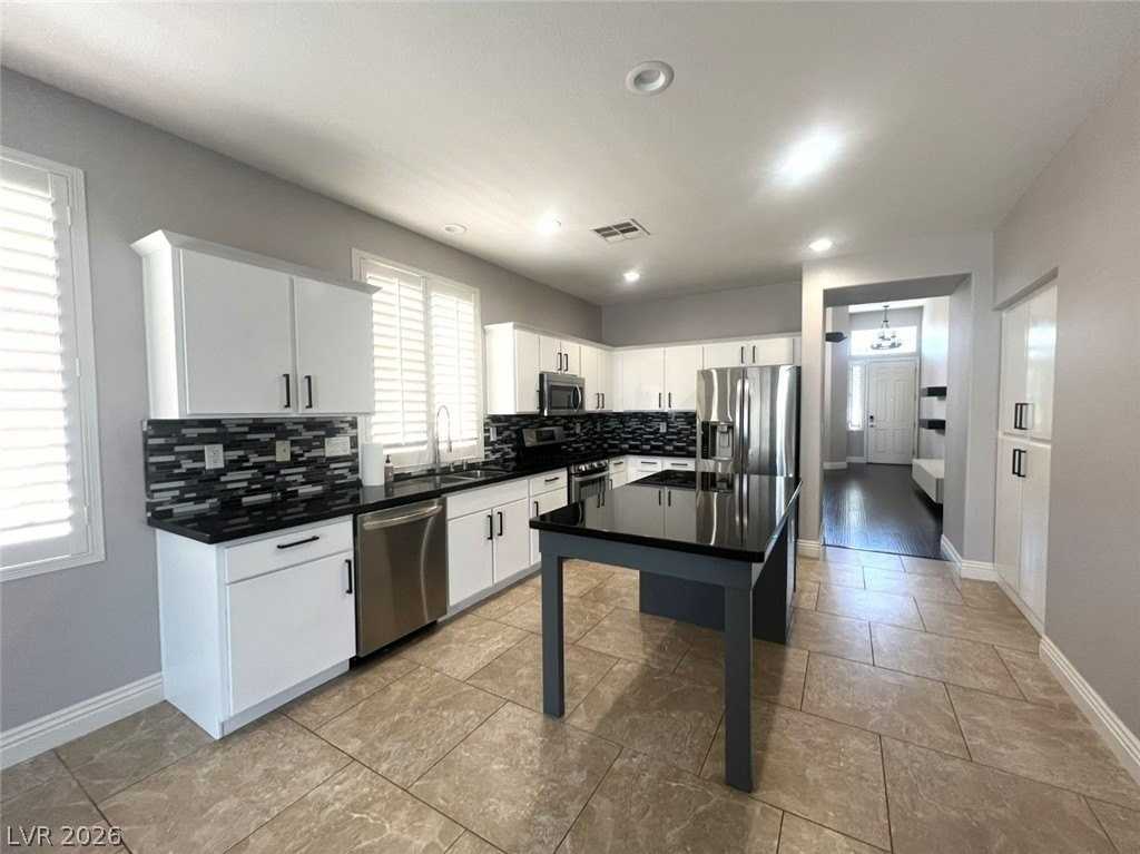 5923 Poplar Tree St - Photo 5 of 21