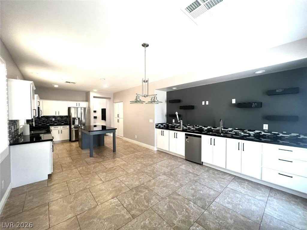 5923 Poplar Tree St - Photo 6 of 21
