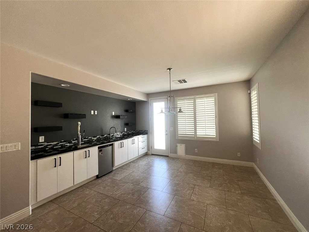 5923 Poplar Tree St - Photo 7 of 21