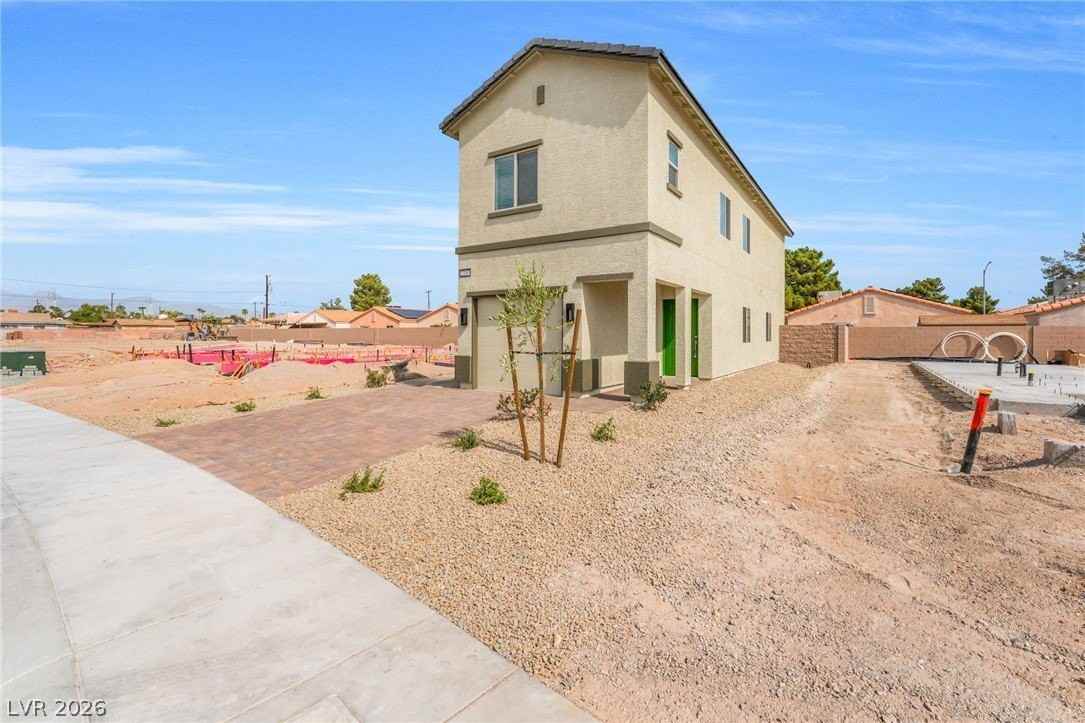 2204 Abraham Ave - Photo 2 of 33
