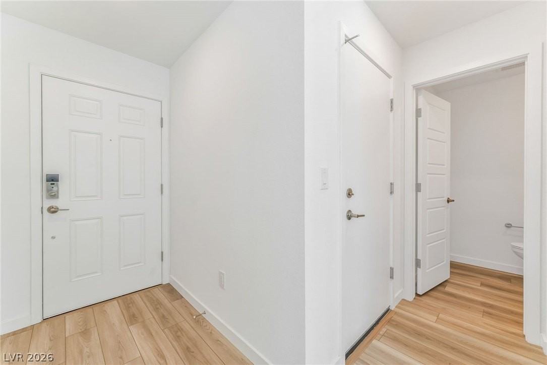 2204 Abraham Ave - Photo 5 of 33