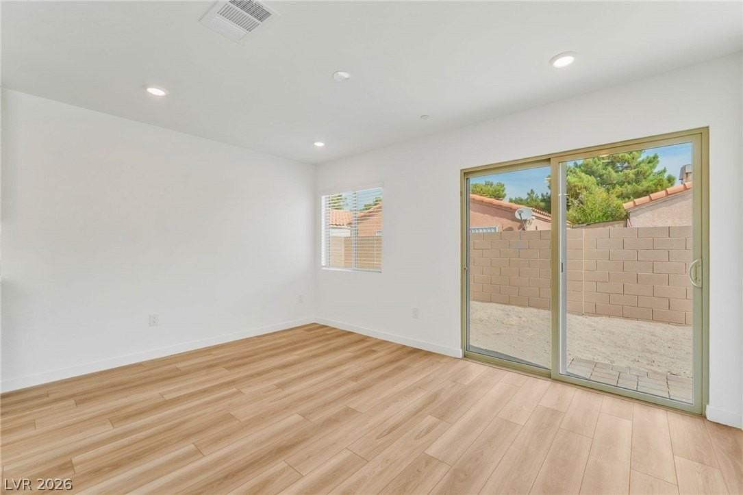 2204 Abraham Ave - Photo 6 of 33
