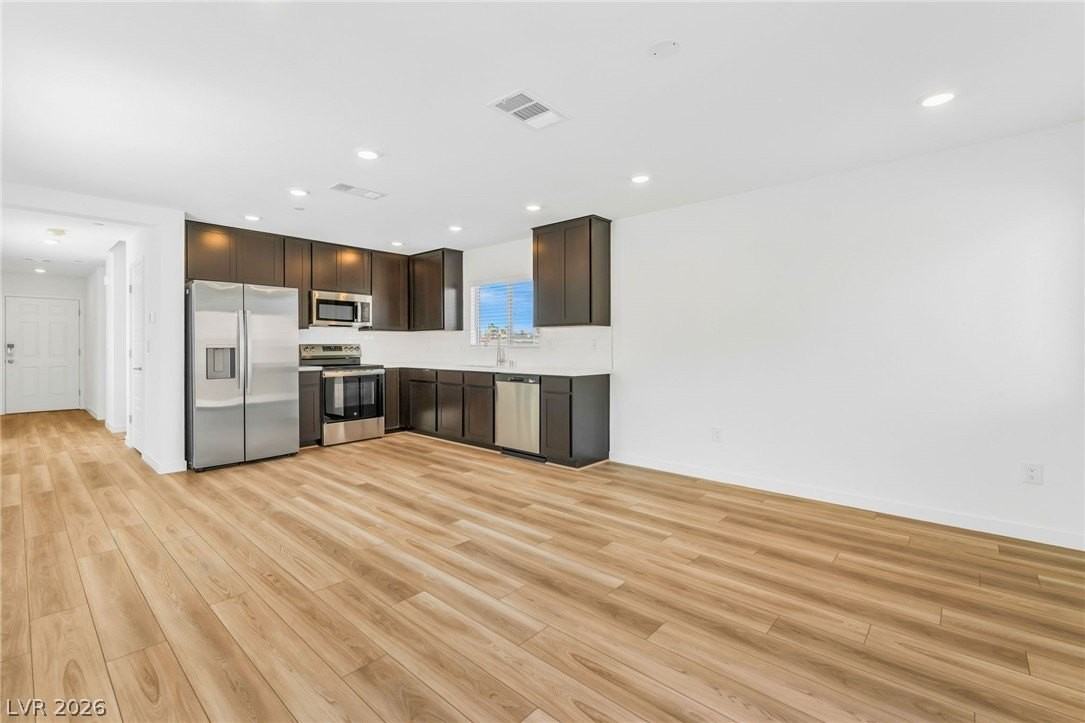 2204 Abraham Ave - Photo 7 of 33