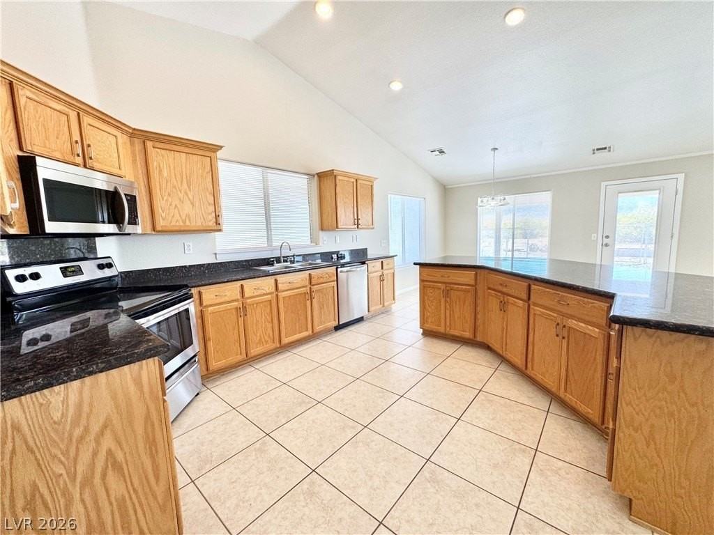 2281 S Zuni Ave - Photo 4 of 22