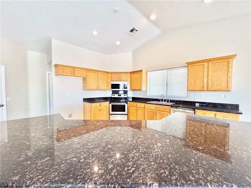 2281 S Zuni Ave - Photo 5 of 22