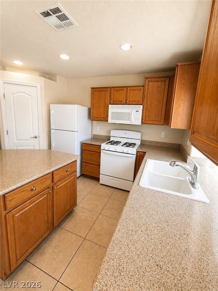 409 Orchid Oasis Ave - Photo 2 of 8