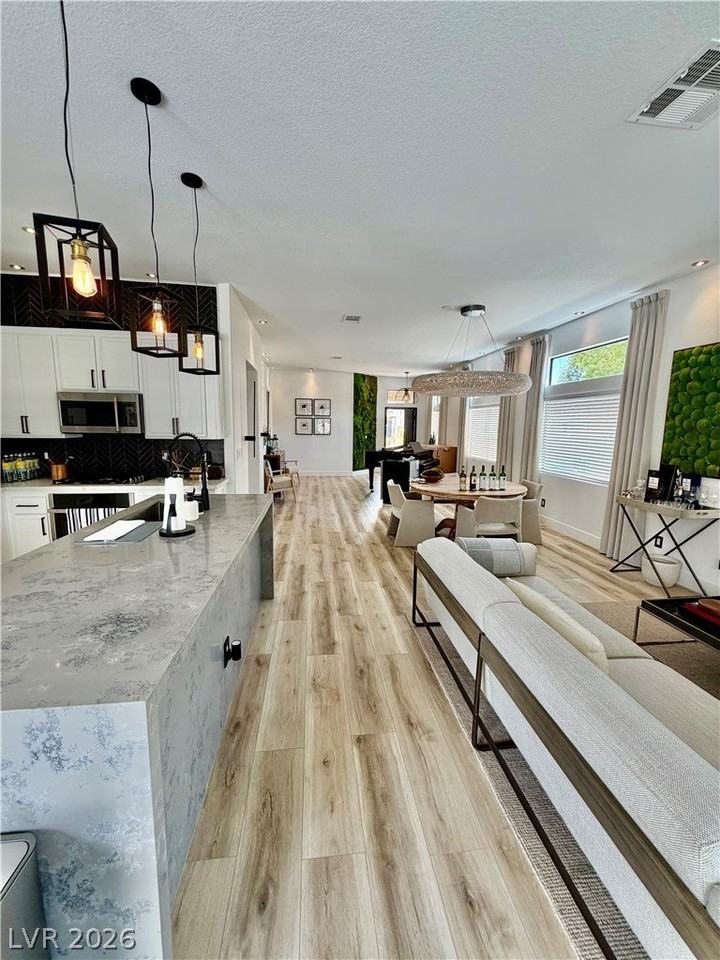 10317 Summer River Ave - Photo 3 of 38