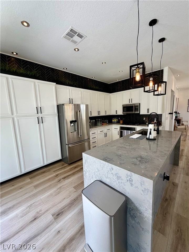 10317 Summer River Ave - Photo 6 of 38