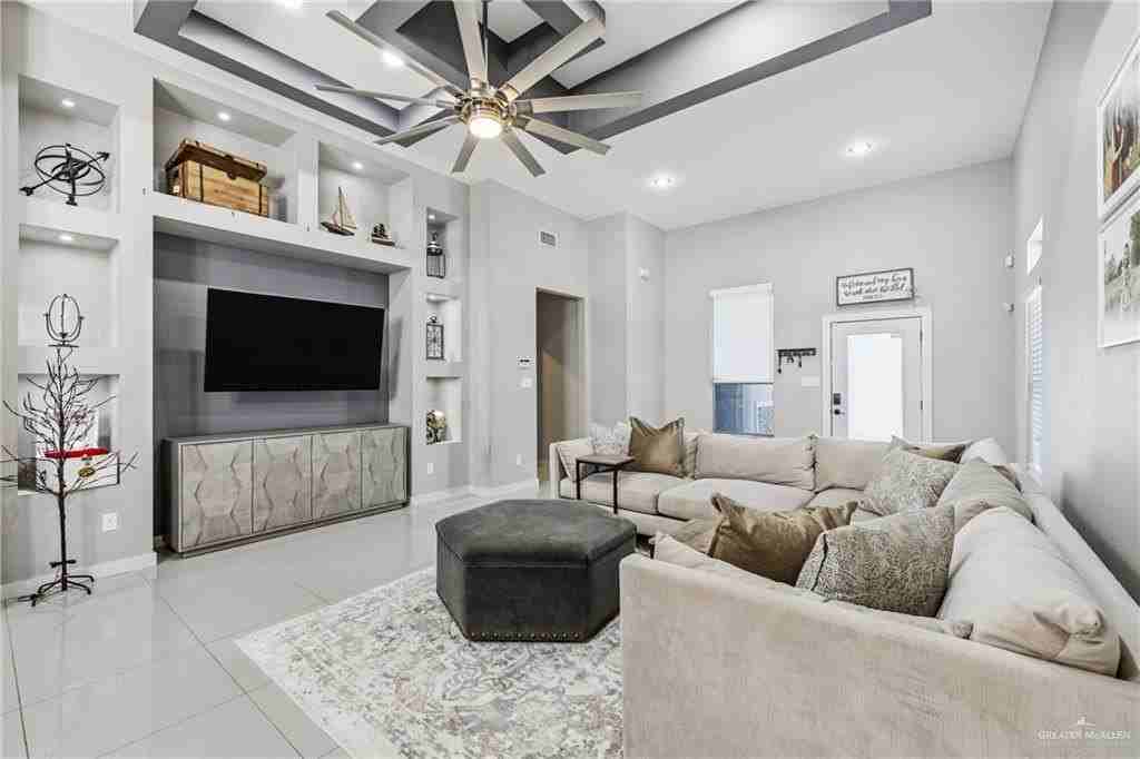 921 Casa Blanca - Photo 2 of 21