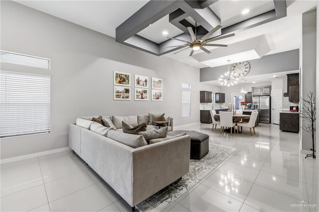921 Casa Blanca - Photo 4 of 21
