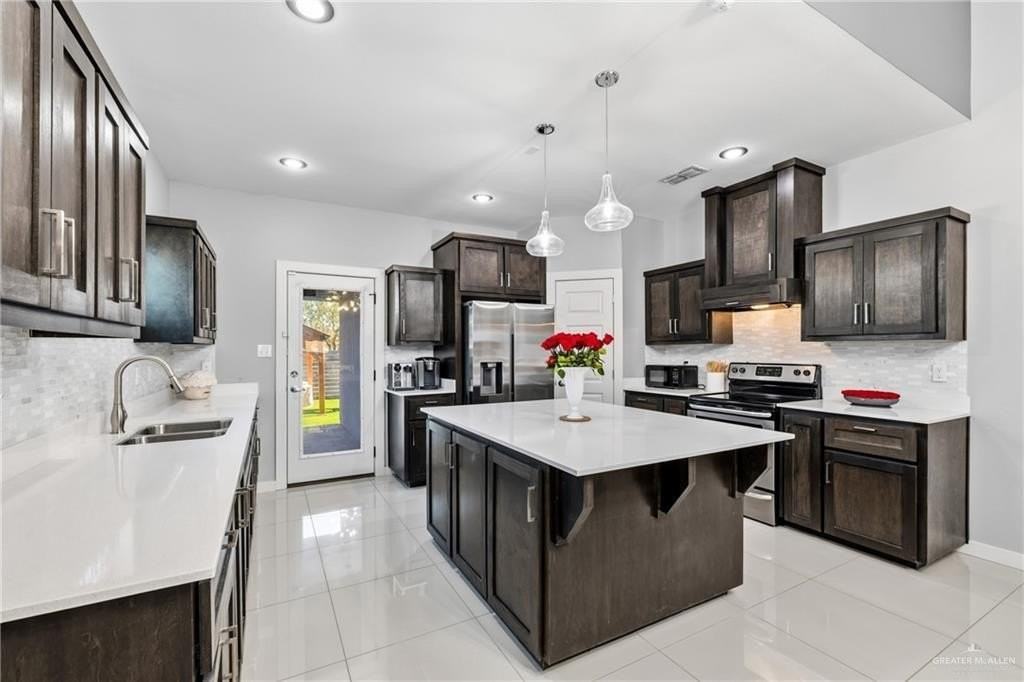 921 Casa Blanca - Photo 5 of 21