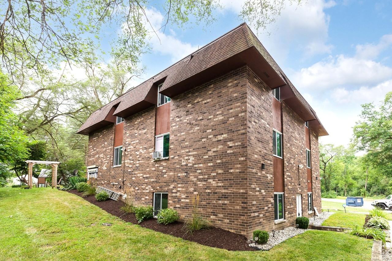 9275 Brookside Dr #H - Photo 3 of 15