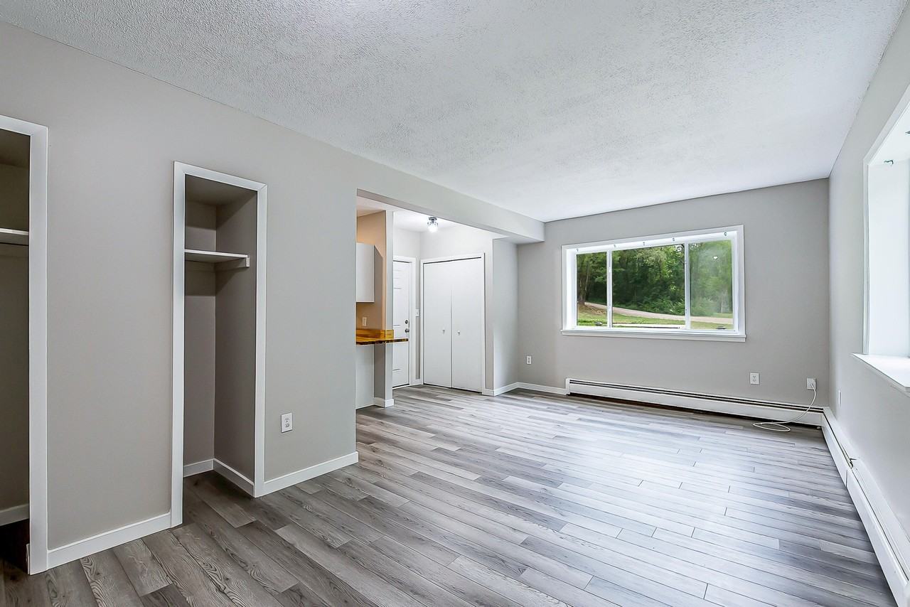 9275 Brookside Dr #H - Photo 4 of 15