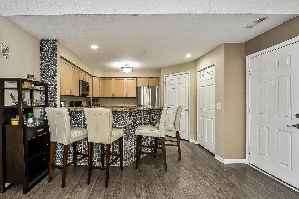 1550 Oakfield Dr - Photo 6 of 34