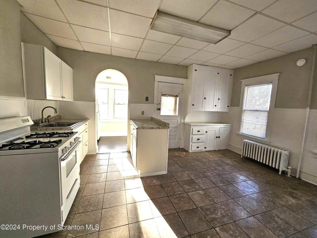 2122 N Main Ave - Photo 3 of 12