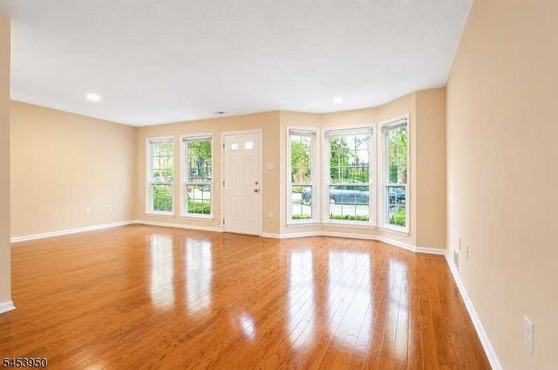 76 Boston St - Photo 3 of 18