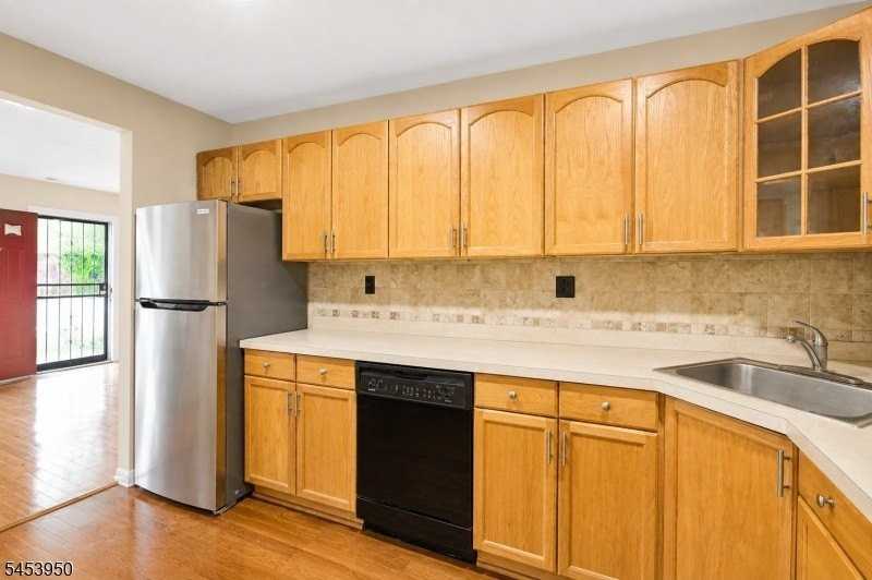 76 Boston St - Photo 5 of 18
