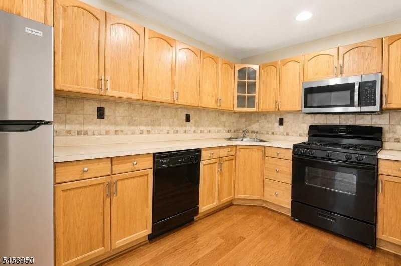 76 Boston St - Photo 6 of 18