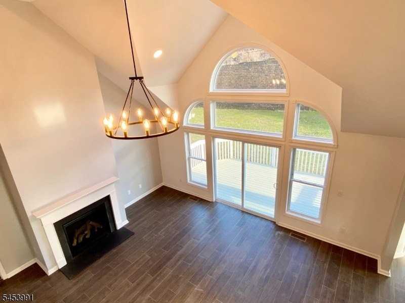 22 Woodcott Dr - Photo 3 of 15