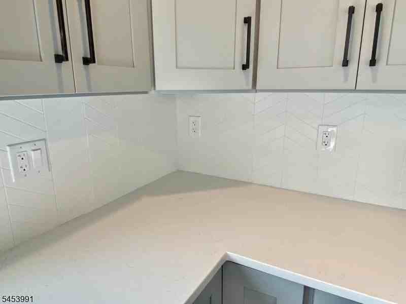 22 Woodcott Dr - Photo 6 of 15