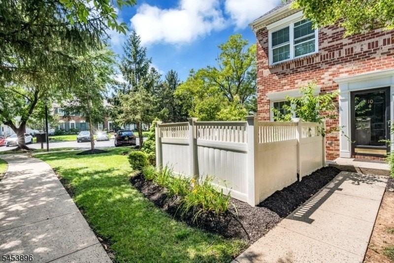 10 Brighton Way - Photo 2 of 37