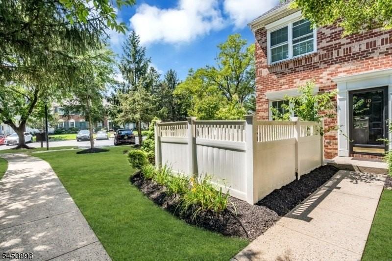10 Brighton Way - Photo 3 of 37