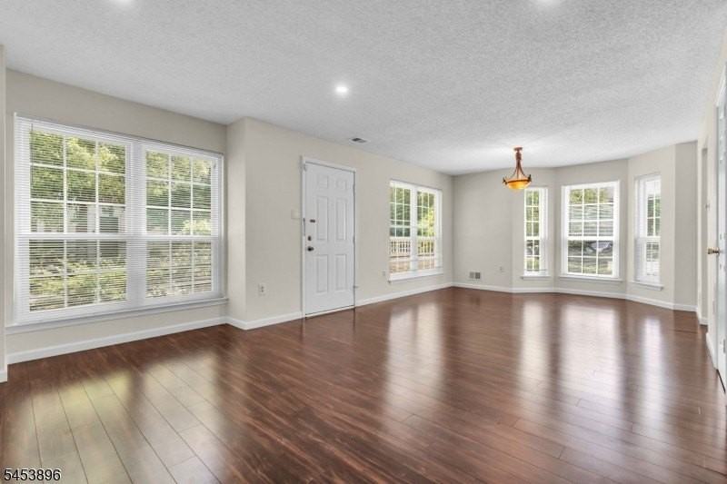 10 Brighton Way - Photo 5 of 37