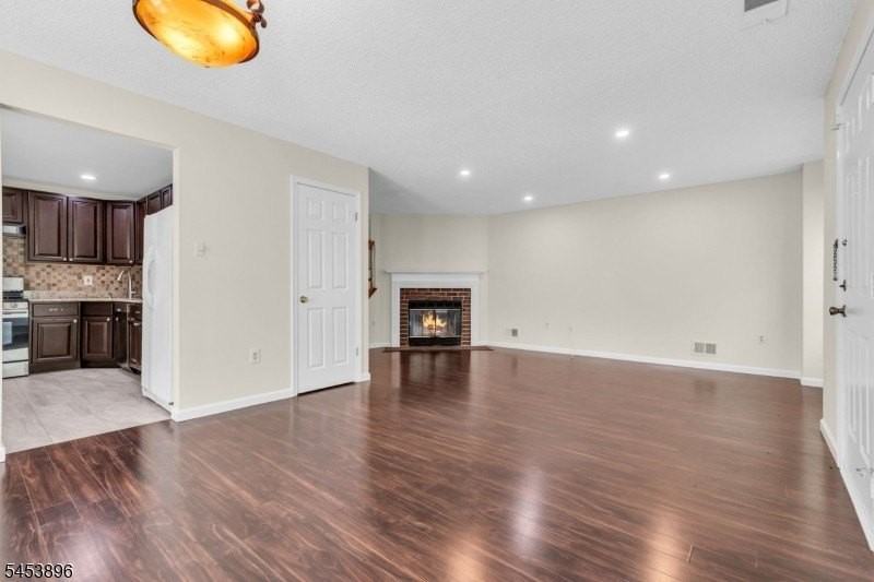 10 Brighton Way - Photo 7 of 37