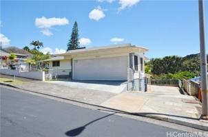 featured image of 98-1429 Akaaka St