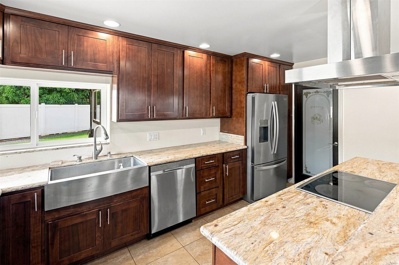6171 Summer St - Photo 6 of 25