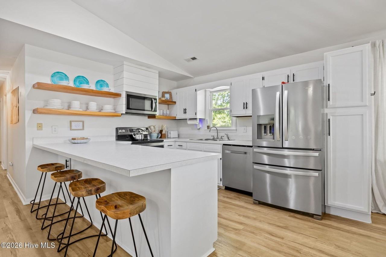 111 Ocean Oaks Dr - Photo 2 of 40