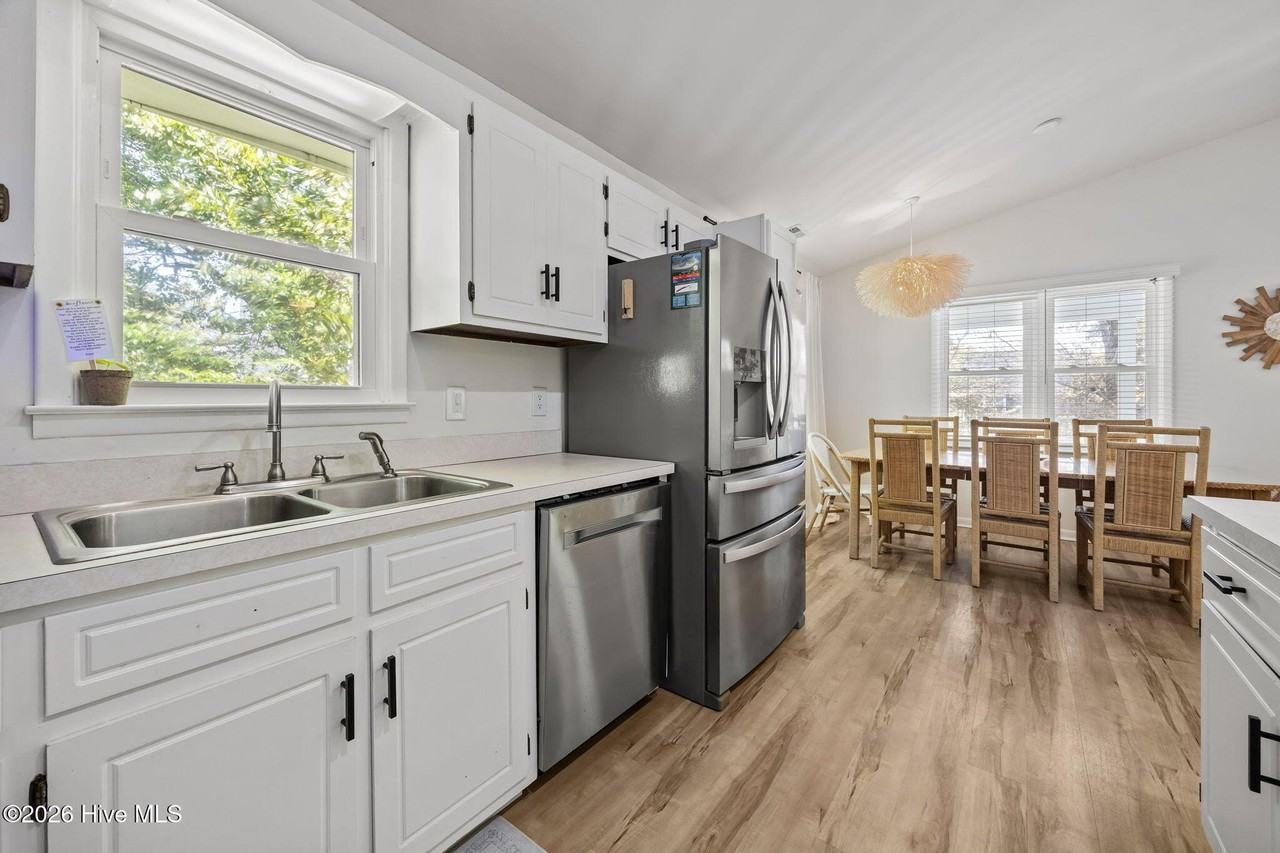 111 Ocean Oaks Dr - Photo 4 of 40