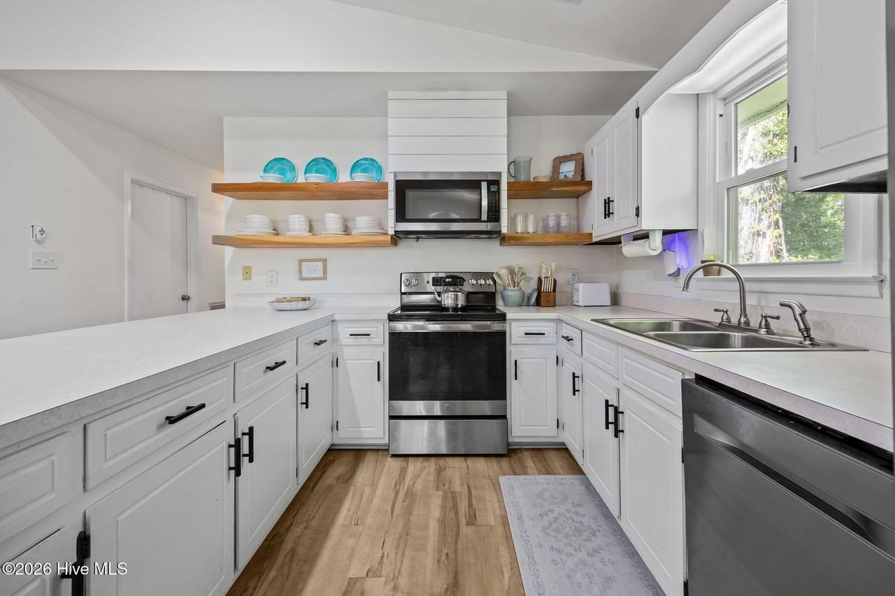111 Ocean Oaks Dr - Photo 5 of 40
