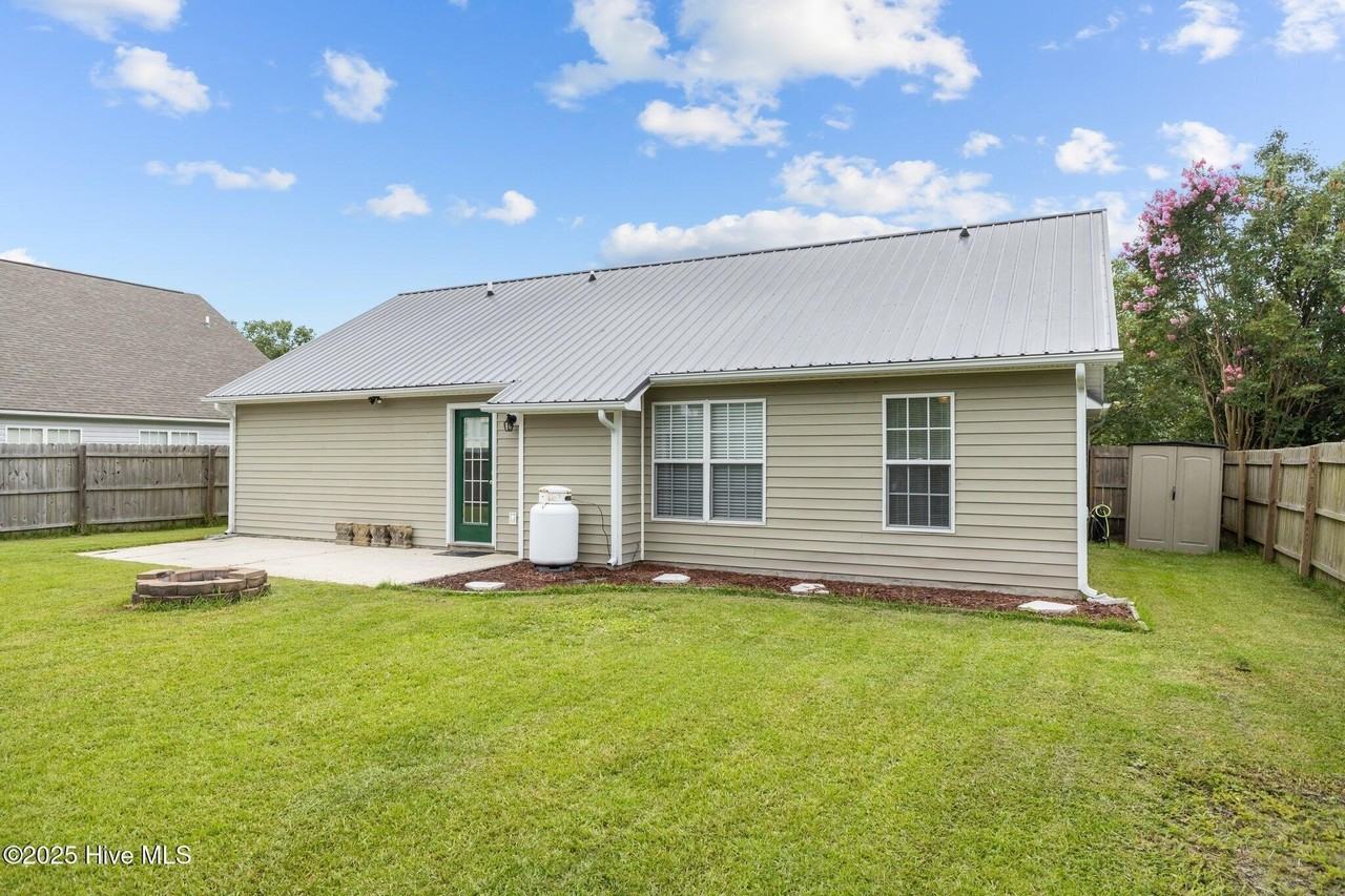 300 Foxhall Rd - Photo 4 of 38