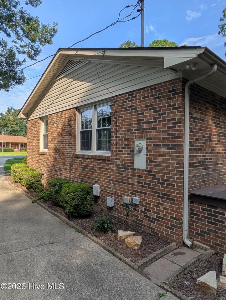3508 Catherine St - Photo 2 of 20