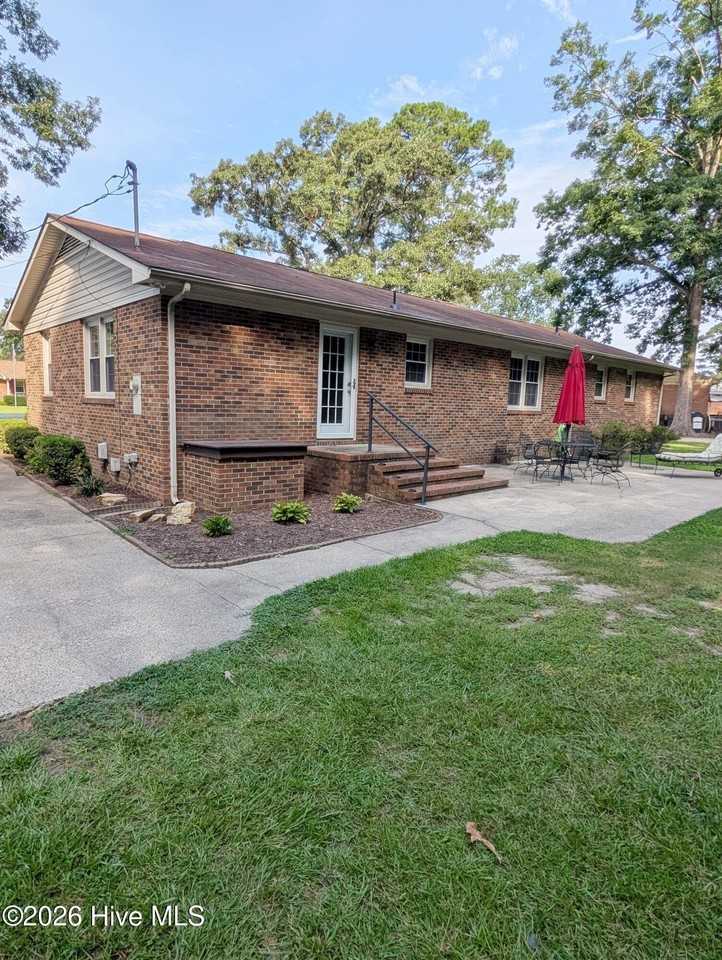 3508 Catherine St - Photo 3 of 20