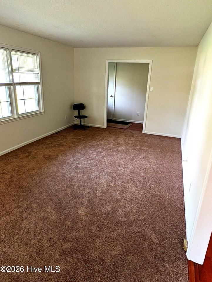 3508 Catherine St - Photo 5 of 20