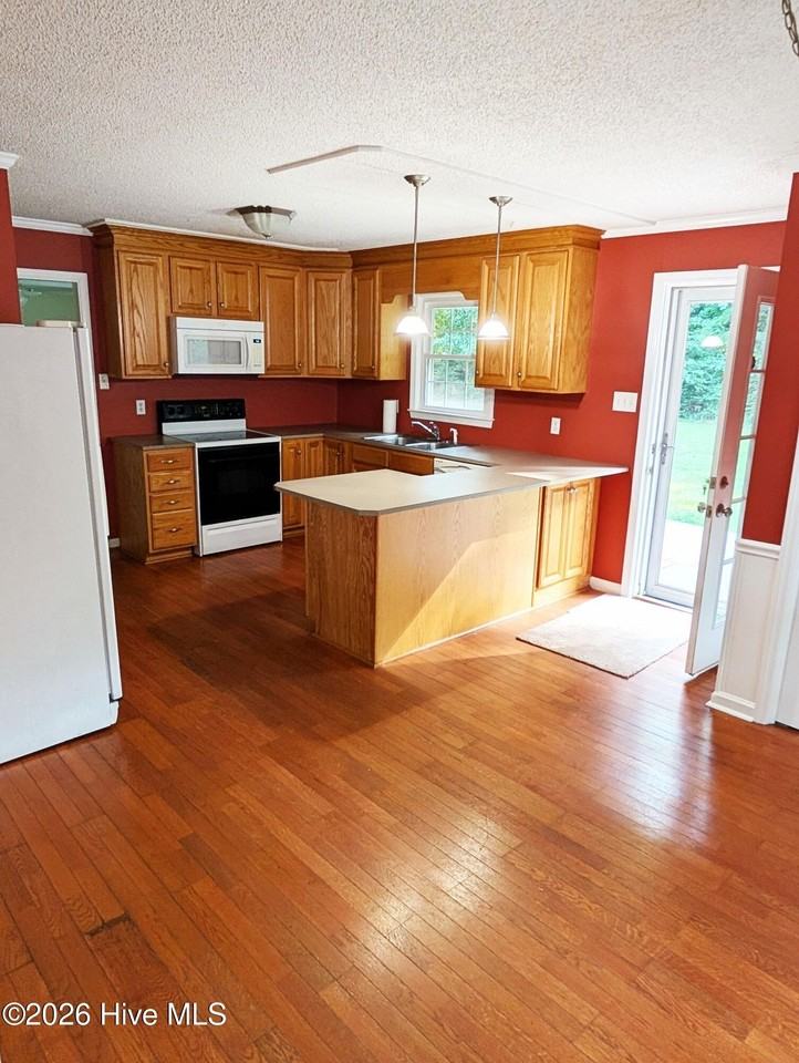 3508 Catherine St - Photo 7 of 20