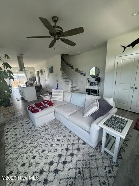 4752 Siddons Dr - Photo 6 of 26